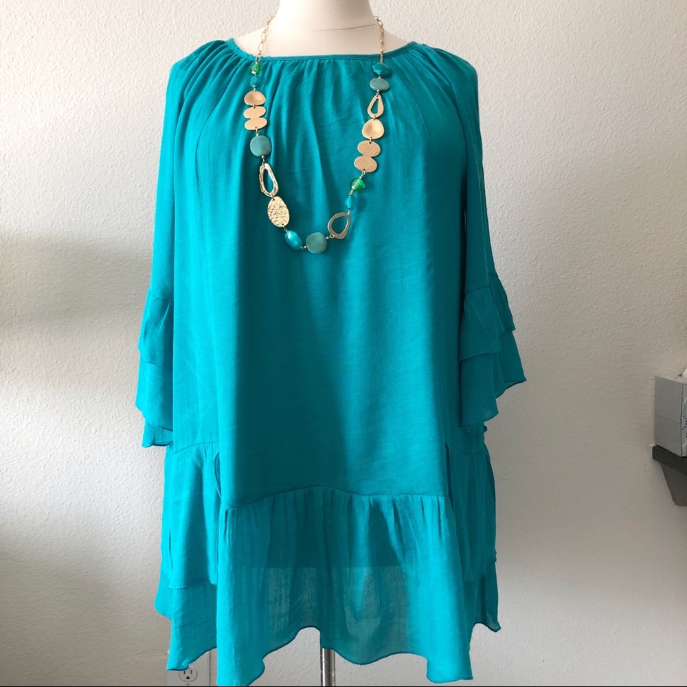 SASSY BLING Ruffled Bottom Tunic. 2X Gently Used.